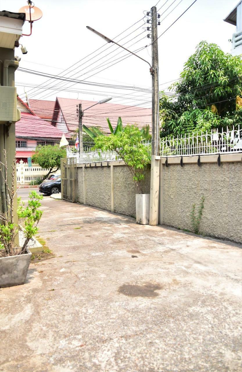 Baan Rare Guesthouse Udon Thani Exterior photo